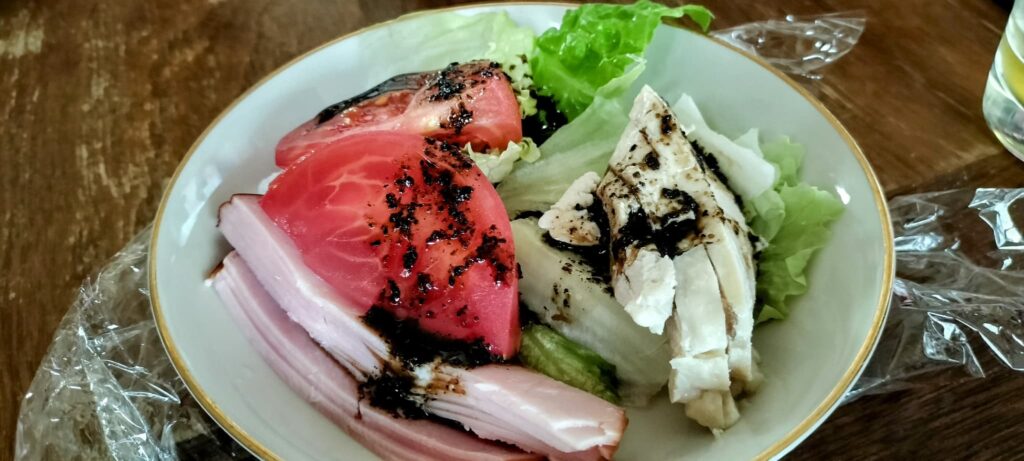 羅漢果ごまドレッシング サラダチキンサラダ